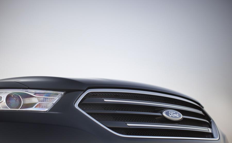  Ford Taurus Limited 2013 года  (фото 14 из 16)